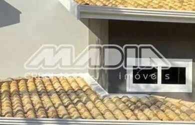 Imagem: A casa em condomínio possui 3 Dormitórios, 2 Banheiros, 4