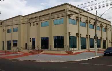 Imagem: O depósito possui 5 Vagas na garagem, 1.400m² de Área, Imóvel