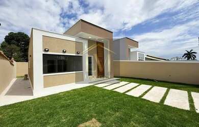 Imagem: A casa possui 3 Dormitórios, 1 Banheiro, 1 Vaga na garagem