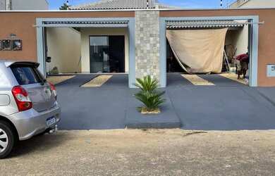 Imagem: A casa possui 4 Dormitórios, 4 Banheiros, 2 Vagas na garagem