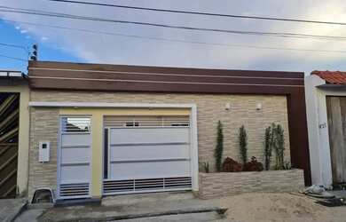 Imagem: A casa possui 2 Dormitórios, 3 Banheiros, 2 Vagas na garagem