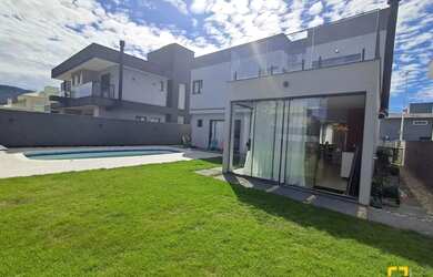 Imagem: A casa em condomínio possui 3 Dormitórios, 3 Banheiros, 2