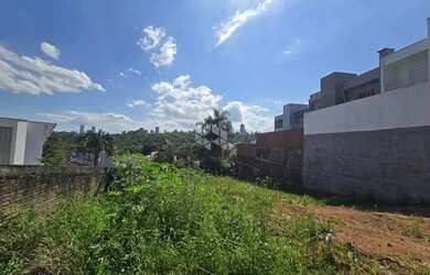 Imagem: O terreno possui 335m² de Área, Imóvel novo e está localizado