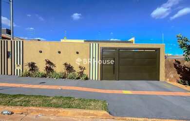 Imagem: A casa possui 3 Dormitórios, 5 Banheiros, 2 Vagas na garagem