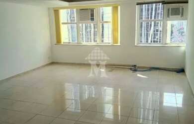 Imagem: O depósito possui 3 Vagas na garagem, 122m² de Área e está