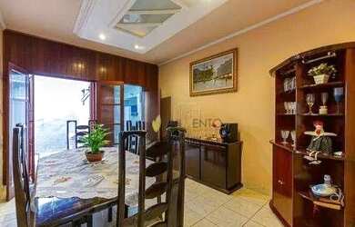 Imagem: A casa possui 3 Dormitórios, 4 Banheiros, 3 Vagas na garagem