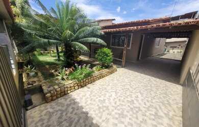 Imagem: A casa possui 3 Dormitórios, 3 Banheiros, 5 Vagas na garagem