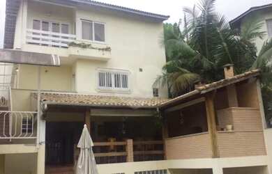 Imagem: A casa em condomínio possui 5 Dormitórios, 5 Banheiros, 5