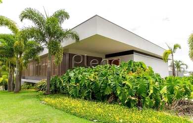 Imagem: A casa em condomínio possui 5 Dormitórios, 5 Banheiros, 5