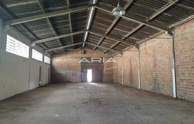 Imagem: O depósito possui 1 Vaga na garagem, 262m² de Área e está