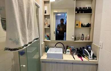 Imagem: O apartamento possui 2 Dormitórios, 1 Banheiro, 1 Vaga na garagem