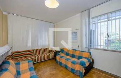 Imagem: A casa possui 5 Dormitórios, 2 Banheiros, 3 Vagas na garagem