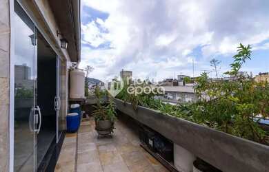 Imagem: O apartamento na cobertura possui 5 Dormitórios, 3 Banheiros