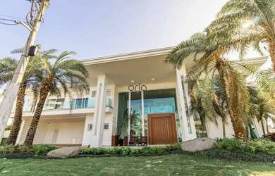 Imagem 2: Mansão beira lago com 8 suítes e piscina à venda, 953 m² - Condomínio...