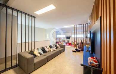 Imagem 15: Imóvel para aluguel e venda tem 293 metros quadrados com 4 quartos