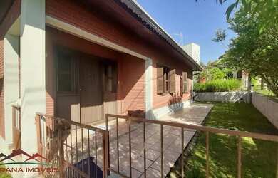 Imagem: A casa possui 3 Dormitórios, 1 Banheiro, 1 Vaga na garagem