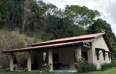 Imagem: A pousada chalé possui 3 Dormitórios, Acomodam 13 pessoas