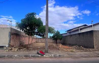 Imagem: O terreno possui 250m² de Área e está localizado em Murilo