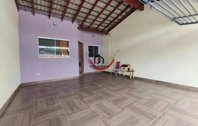 Imagem: A casa possui 2 Dormitórios, 2 Banheiros, 2 Vagas na garagem