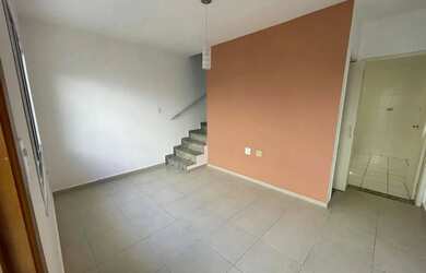 Imagem: A casa em condomínio possui 2 Dormitórios, 3 Banheiros, 1