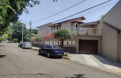 Imagem: A casa possui 3 Dormitórios, 4 Banheiros, 2 Vagas na garagem