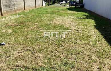 Imagem: O terreno à venda possui 300m² de Área e está localizado