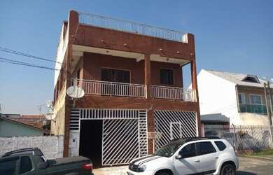 Imagem: A casa possui 3 Dormitórios, 3 Banheiros, 5 Vagas na garagem