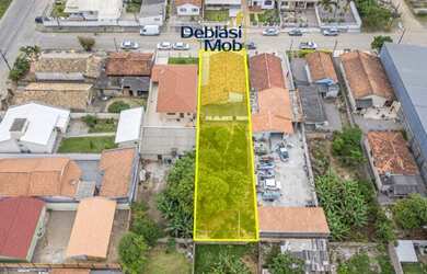 Imagem: A casa possui 4 Dormitórios, 4 Banheiros, 550m² de Área e