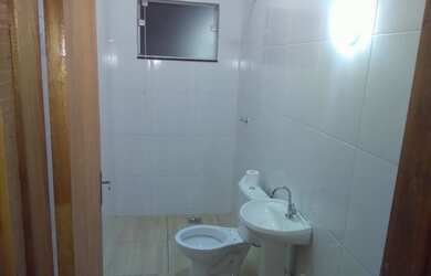 Imagem: A casa possui 1 Dormitório, 2 Banheiros, 5 Vagas na garagem