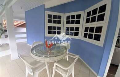 Imagem: A casa possui 4 Dormitórios, 4 Banheiros, 3 Vagas na garagem