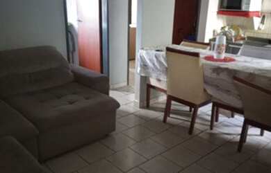 Imagem: A casa possui 2 Dormitórios, 1 Banheiro, 1 Vaga na garagem