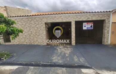 Imagem: A casa possui 3 Dormitórios, 4 Banheiros, 2 Vagas na garagem