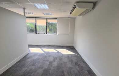 Imagem: O depósito possui 1 Vaga na garagem, 46m² de Área e está