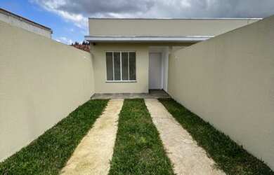 Imagem: A casa possui 2 Dormitórios, 1 Banheiro, 3 Vagas na garagem