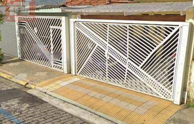 Imagem: A casa possui 2 Dormitórios, 2 Banheiros, 2 Vagas na garagem