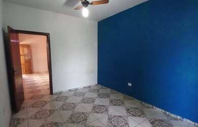 Imagem: A casa possui 4 Dormitórios, 4 Banheiros, 1 Vaga na garagem