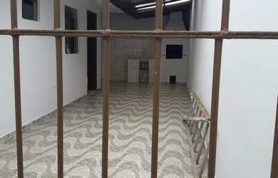 Imagem: A casa possui 3 Dormitórios, 1 Banheiro, 80m² de Área e