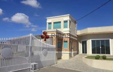 Imagem: A casa em condomínio possui 3 Dormitórios, 1 Banheiro, 1 Vaga