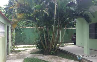 Imagem: A casa possui 5 Dormitórios, 2 Banheiros, 5 Vagas na garagem