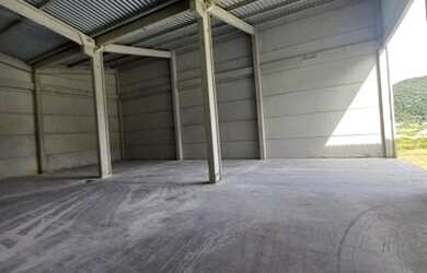 Imagem: O depósito para alugar possui 5 Vagas na garagem, 1150m² de