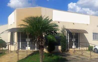 Imagem: A casa possui 1 Dormitório, 2 Banheiros, 200m² de Área e