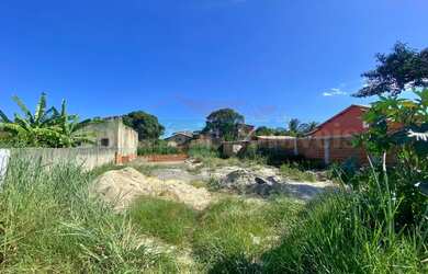 Imagem: O terreno possui 450m² de Área e está localizado em Jaconé