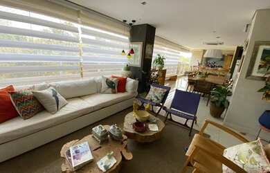 Imagem: O apartamento possui 4 Dormitórios, 5 Banheiros, 4 Vagas na