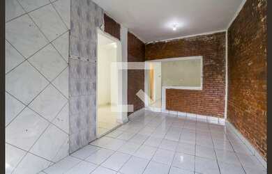 Imagem: A casa e possui 1 Dormitório, Suítes, 1 Banheiro, 60-0m²