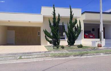 Imagem: A casa em condomínio possui 3 Dormitórios, 3 Banheiros, 4