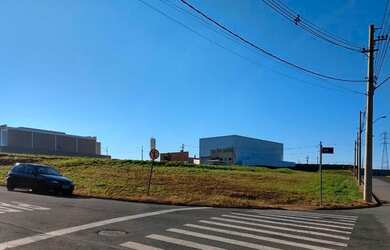 Imagem: O terreno possui 1.275m² de Área e está localizado em Vila