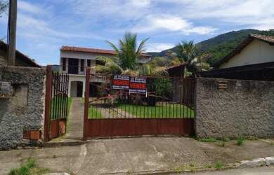 Imagem: A casa possui 4 Dormitórios, 1 Banheiro, 360m² de Área e