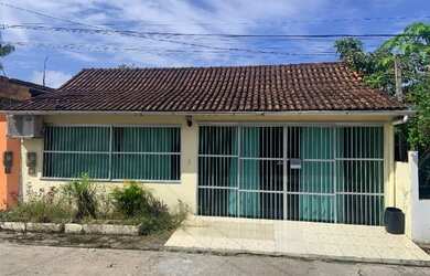 Imagem: A casa em condomínio possui 3 Dormitórios, 1 Banheiro, 1 Vaga