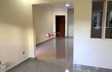 Imagem: A casa possui 3 Dormitórios, 2 Banheiros, 3 Vagas na garagem