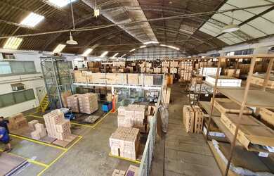 Imagem: O depósito possui 5 Vagas na garagem, 2400m² de Área e está